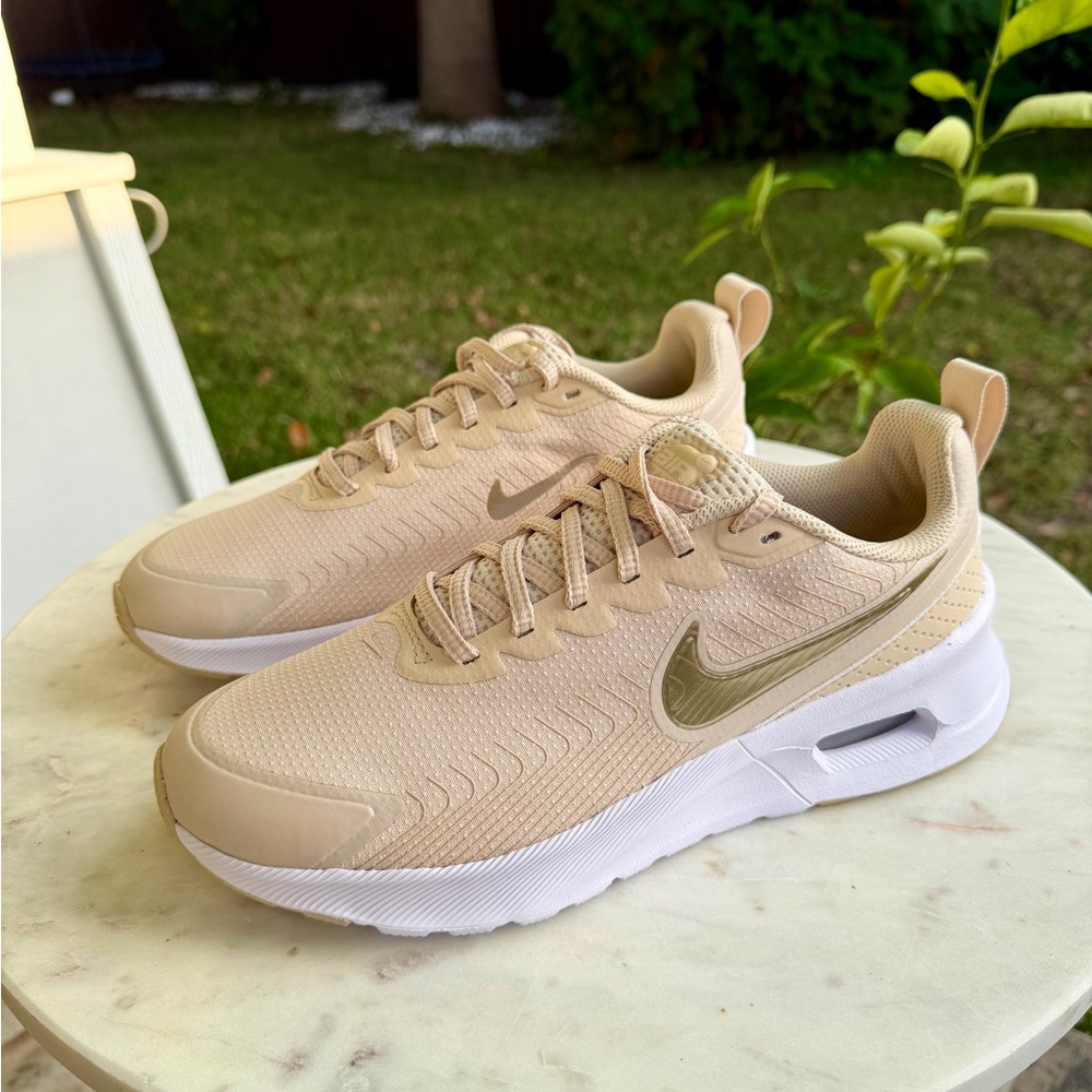 Nike 🐚Air Max  Thea🐚Brand New 🐚Light Tan Sneakers with White Sole
